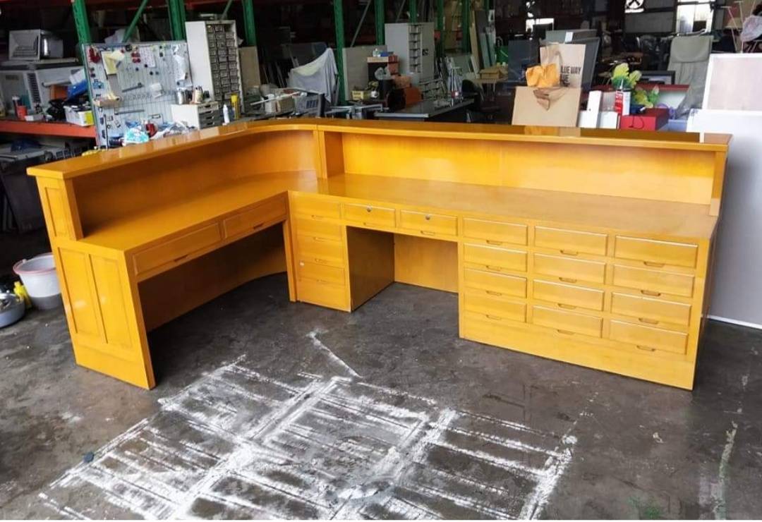 國際二手貨中心- 神桌藥櫃紅眠床黑膠唱片