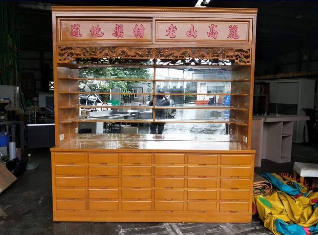 國際二手貨中心- 神桌藥櫃紅眠床黑膠唱片